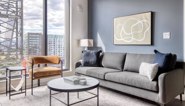 Chic Golden Triangle 2BR w/ Pool, Gym & W/D, next to Park, by Blueground