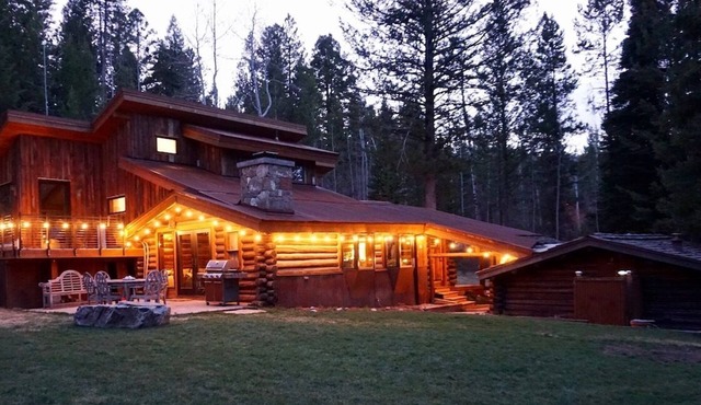 Chic luxurious Log cabin minutes from Jackson Hole ski resort and GTNP