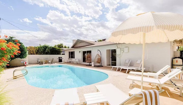 Chic Stay - Guest Favorite - Minutes to Old Town - Pool - Fire Pit