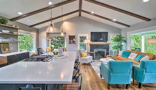 Chic Vancouver Cottage: 1 Mile to Main Street