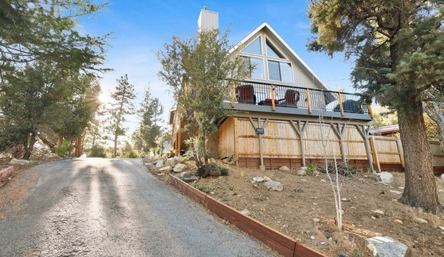 Chimney Peak Big Bear Chalet w/Hot Tub + Games