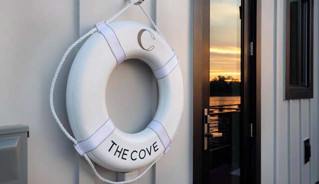 Clarity at The Cove - Charming 2-bedroom houseboat in Wilmington, North Carolina