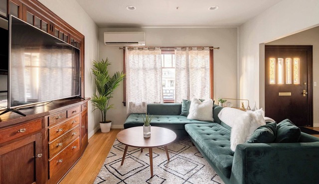Classic Craftsman Stay - 3BR 2BA - Portland Charm