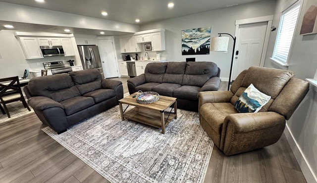 Clean & Spacious 2-bedroom BASEMENT APT. AC, WiFi, full kitchen in North Ogden