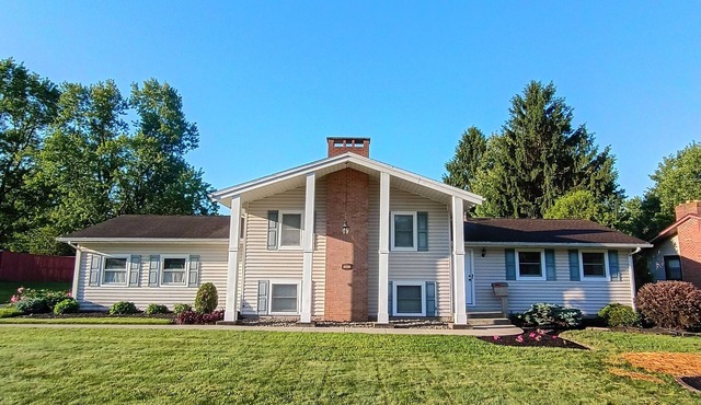 Cliffside Cottage-Cozy & Clean Home w/Hot Tub & Pool Table