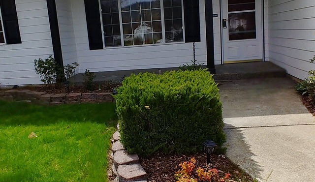 Close to City, Lakes, Golf, skiing, mountain trails, the best of both worlds