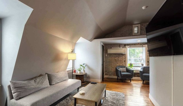 Close to Stadiums, Downtown Cincy, & more, 1BR Apt