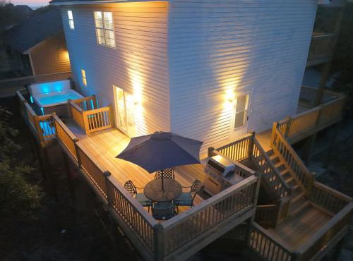 Coastal 4BR Retreat Hot tub Water Views Deck Pet-friendly