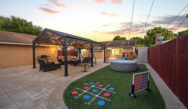 Coastal Home Near UCSB & Airport + Hot Tub, King Beds, Fast Wifi, Sleeps 6