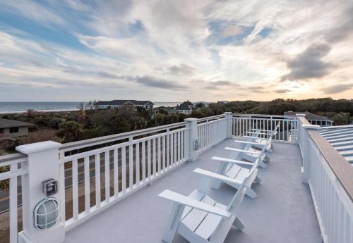 Coastal Manor~ 6 bdrm, across from ocean, Ocean Views!, Private Pool and Hot Tub, Elevator!
