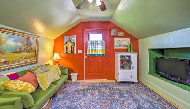Colorful Sugar City Apartment ~ 4 Mi to BYU!