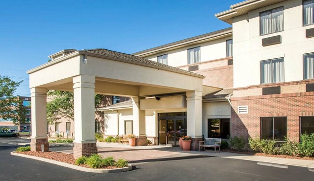 Comfort Inn & Suites West Chester - North Cincinnati