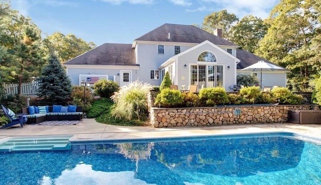 Comfortable Sandwich Home with Pool RPAM014