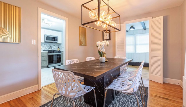 Comfy Nest ~ 3BR Sleeps 7 ~ 15 mins to Hartford