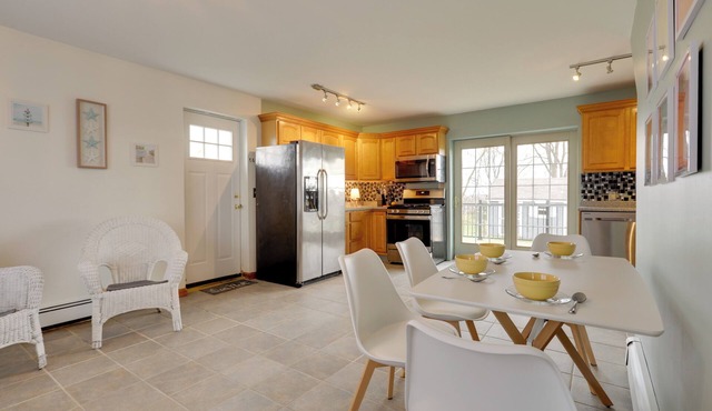 Comfy Tiverton Home Near Newport & Beaches!