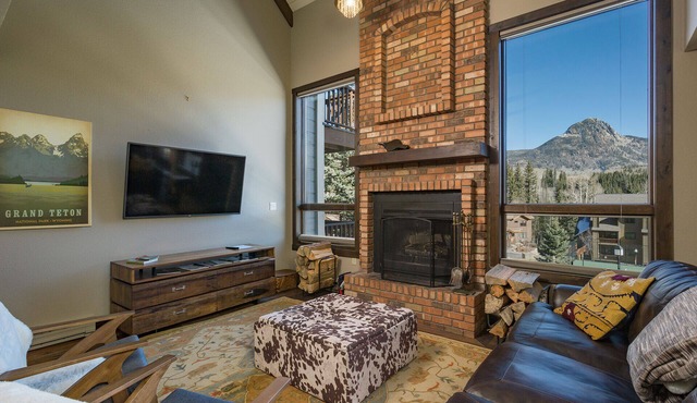 Completely Updated Condo with Mountain Views - Heated Pool- Stunning Views!