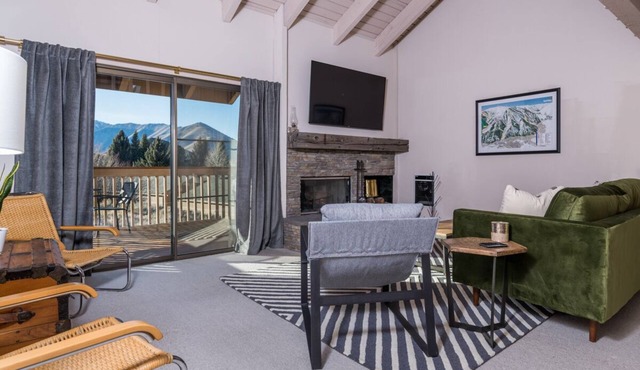 Condo with Mountain Views and Shared Hot Tub