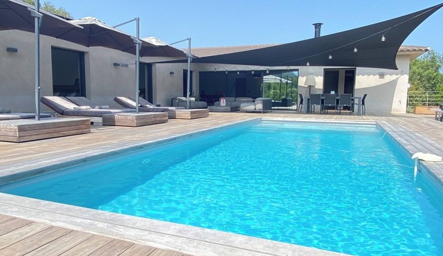 Contemporary villa-Private heated pool-Games/gym room-Italian shower