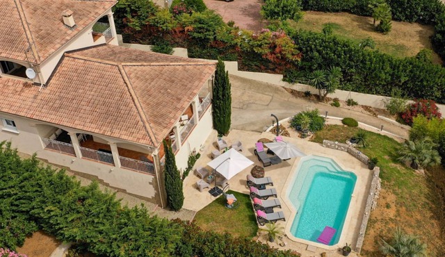 Contemporary villa 160 m2, swimming pool, sea view, 4 bedrooms, air-conditioned