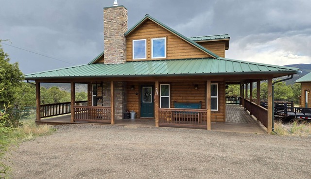 Conveniently located cabin with full kitchen, w/d, large deck & great views
