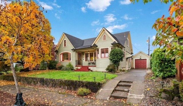 Cool Uptown Village Stay