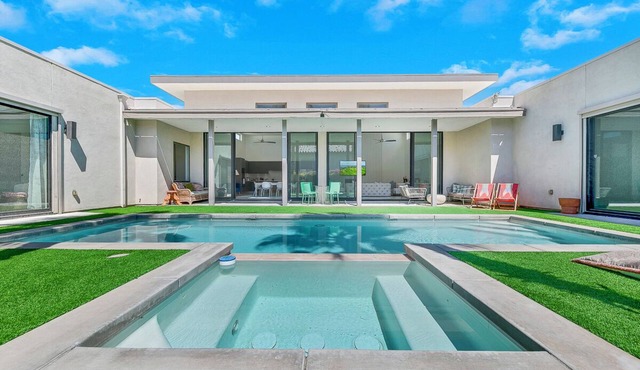 'Coral Sunrise' Pool & Spa 3BR/3.5BA Desert Home