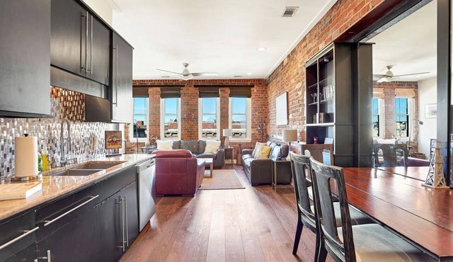 Corner View Broughton Penthouse with FREE Reserved Parking