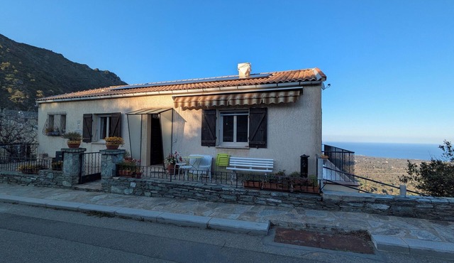 Corsica, 120 m2 apartment in a peaceful village between sea and mountains