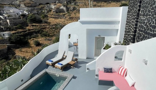 Cosy suite with heated jacuzzi and view