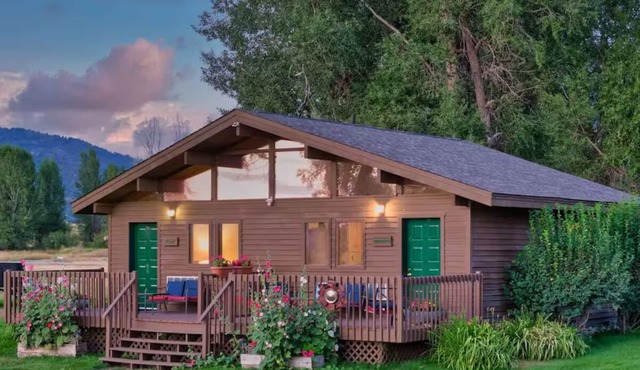 Cottonwood cabin next to Pond