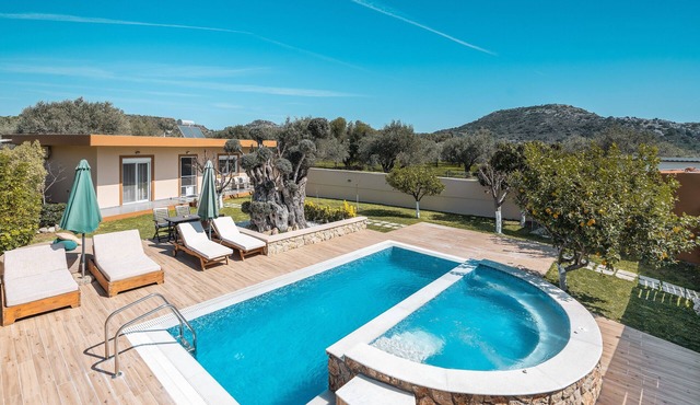 Country House 'Villa Mata' with Private Pool, Wi-Fi and Air Conditioning