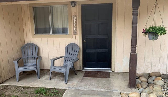 Country studio apartment minutes from town