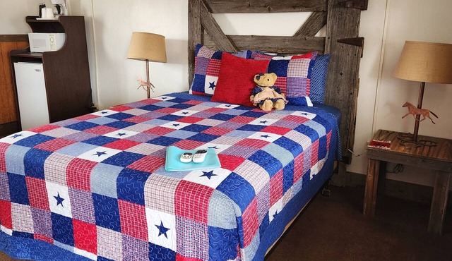 Cowboy Country Inn - Two-room Suite