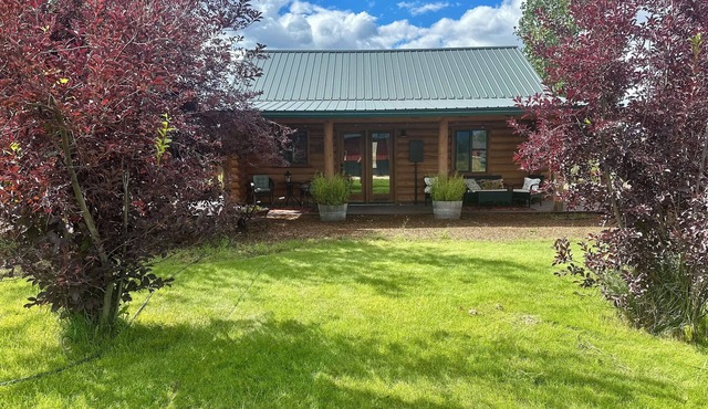 Cozy 1 bedroom cabin on the Bitterroot River, perfect for the Flyfishing angler