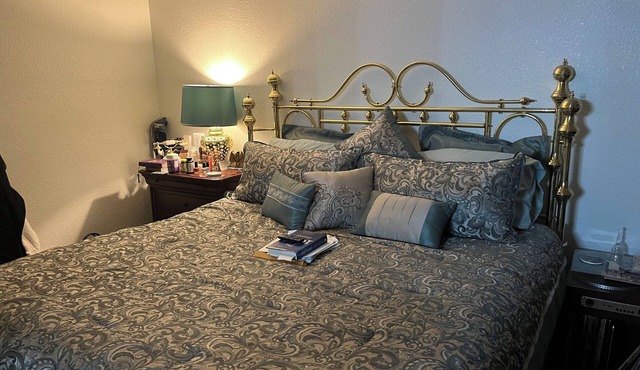 Cozy 1-bedroom with private bathroom in condo charming Las Vegas long term 6 mo