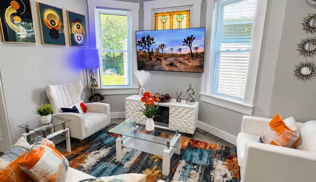 Cozy 2-bedroom apartment in enchanting Norwood with AC