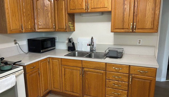 Cozy 2-bedroom apartment in welcoming Burley with AC