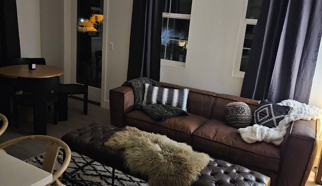Cozy 3-bedroom apartment with AC and WiFi in peaceful Los Alamos
