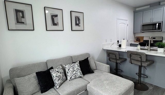 Cozy 450sqft ADU in charming Guadalupe 4 minutes from the beach, Full kitchen.