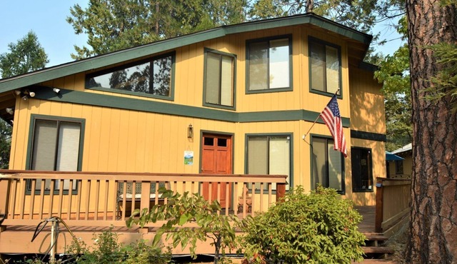 Cozy Bass Lake Cabin only 15 minutes from Yosemite