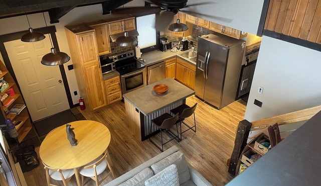 Cozy Big Sky rustic condo, 2 bed, 1 bath, & Loft
