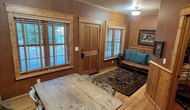 Cozy cabin #1 & AC, WiFi in Almo ID by City of Rocks National Park