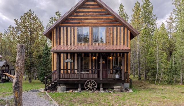Cozy Cabin Nestled in the Pines
