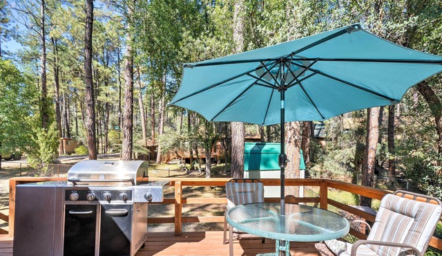 Cozy Cabin w/ AC & Deck, 5 Mi to Downtown Prescott