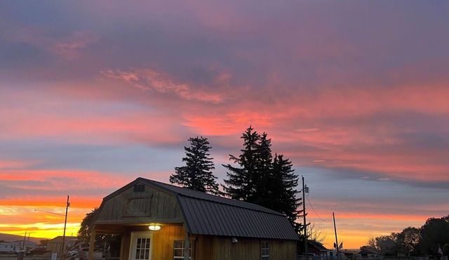 Cozy cabin with 1 bedroom and WiFi, AC in pleasant Oakley