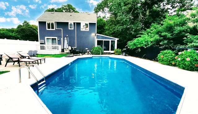 Cozy Cape Cod House - Stroll or Bike the Canal
