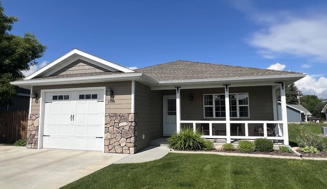 Cozy Cody cul-de-sac home! Sleeps 6.
