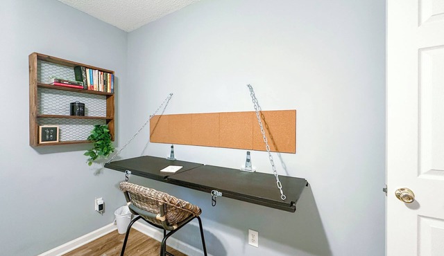 Cozy + Connected Central, office space with fast wifi, family and pet friendly