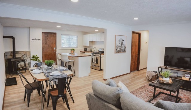 Cozy Convenient Basement Apt.