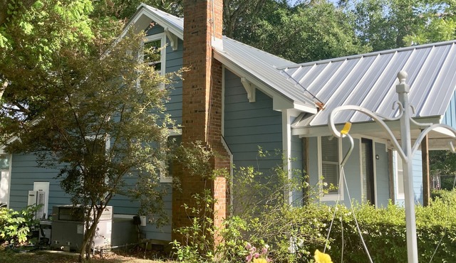 Cozy Cottage near UNCW, Central Location to All!